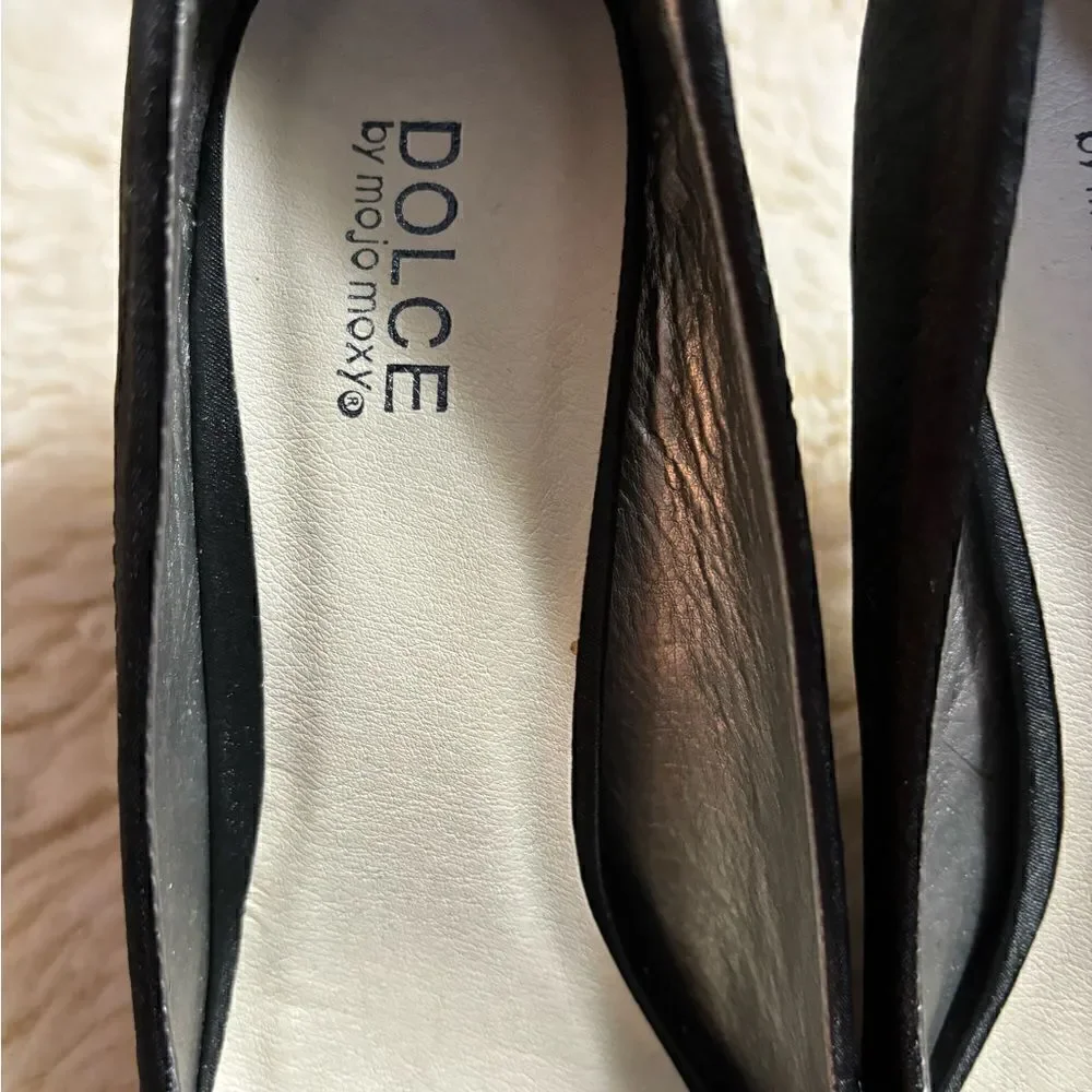 Dolce by Mojo Moxy Black San Diego Peep Toe Heels with Feather Detail size 8.5